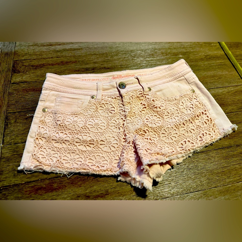 Women's Dollhouse Crochet Shorts - L